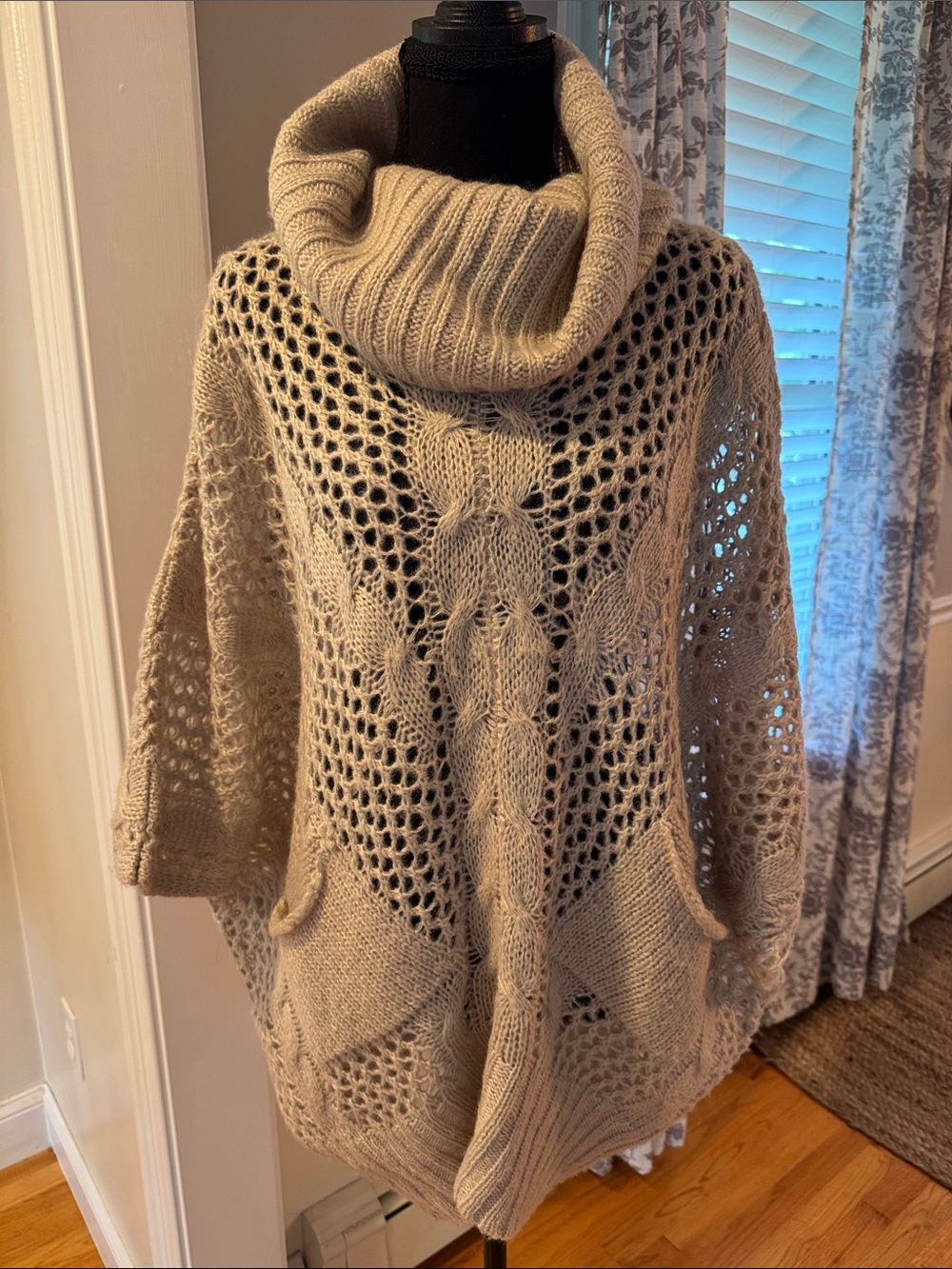 BCBGMaxazria Open Cable Knit Sweater Poncho Size L XL Women’s Wool Blend